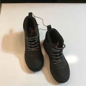 Unltd. Boy’ black boots size 2. New!